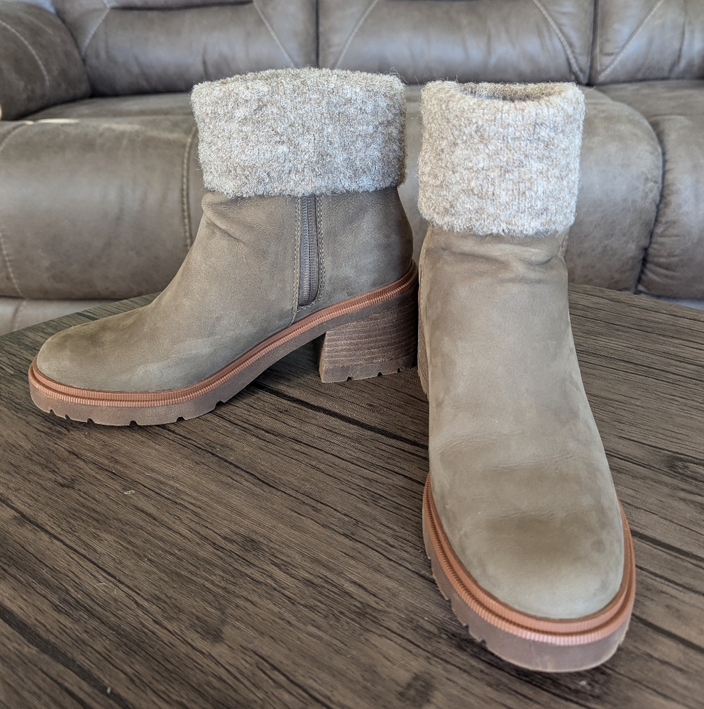 earth Gresa Waterproof Block Heal Round Toe Casual Booties Women's Size 9